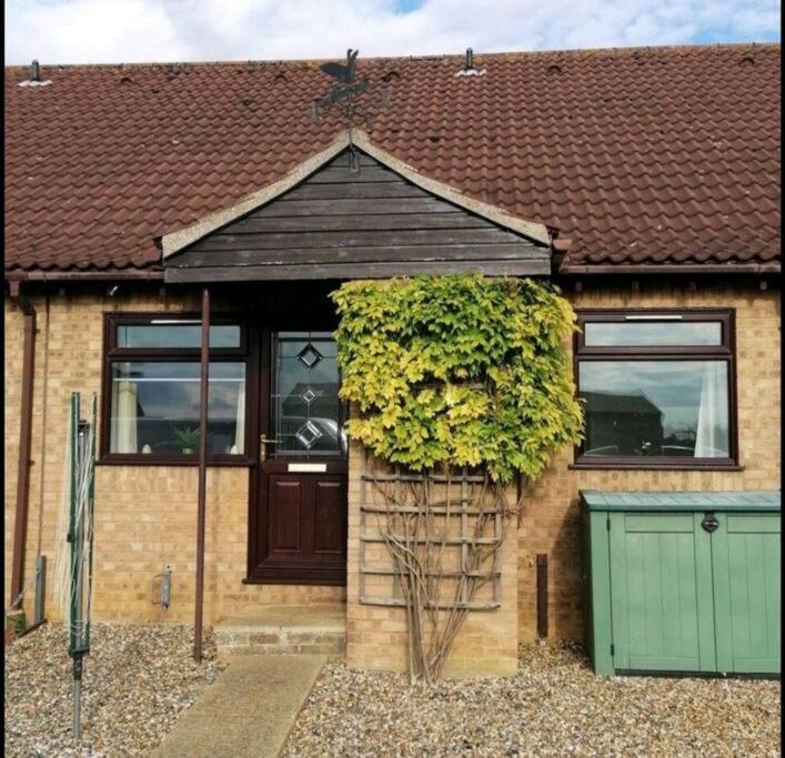 Entire Cosy Bungalow Close To Beach Heacham Bagian luar foto